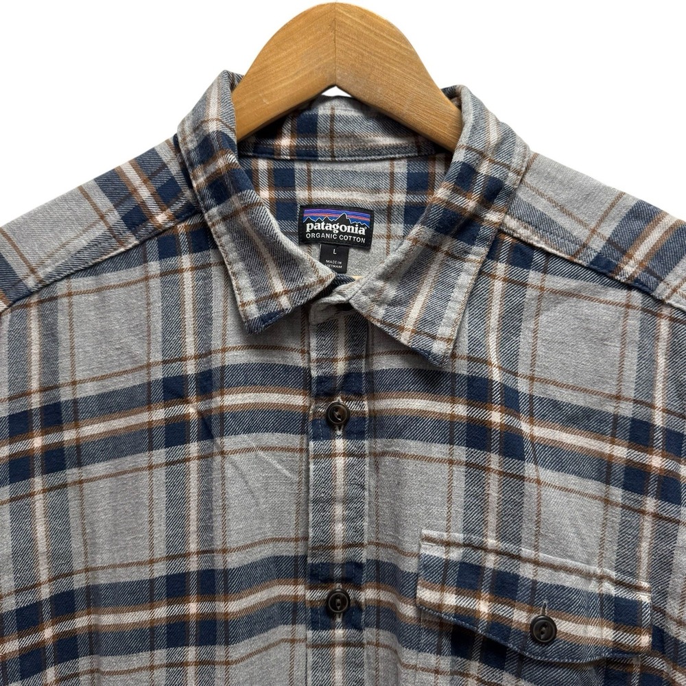 Patagonia Men's Size Large Gray/Blue Plaid Button Front Flannel Pocket Shirt euc
